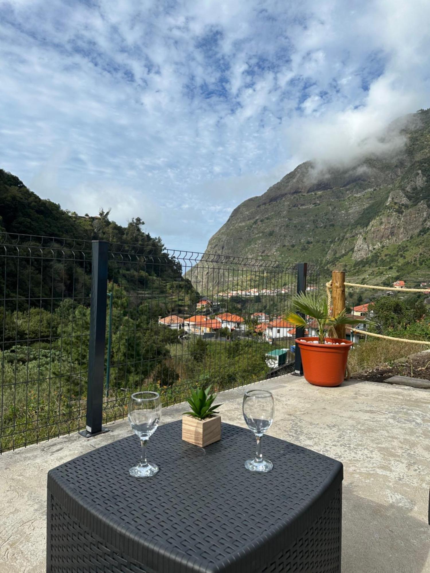 The Green Valley House Sao Vicente  Bagian luar foto