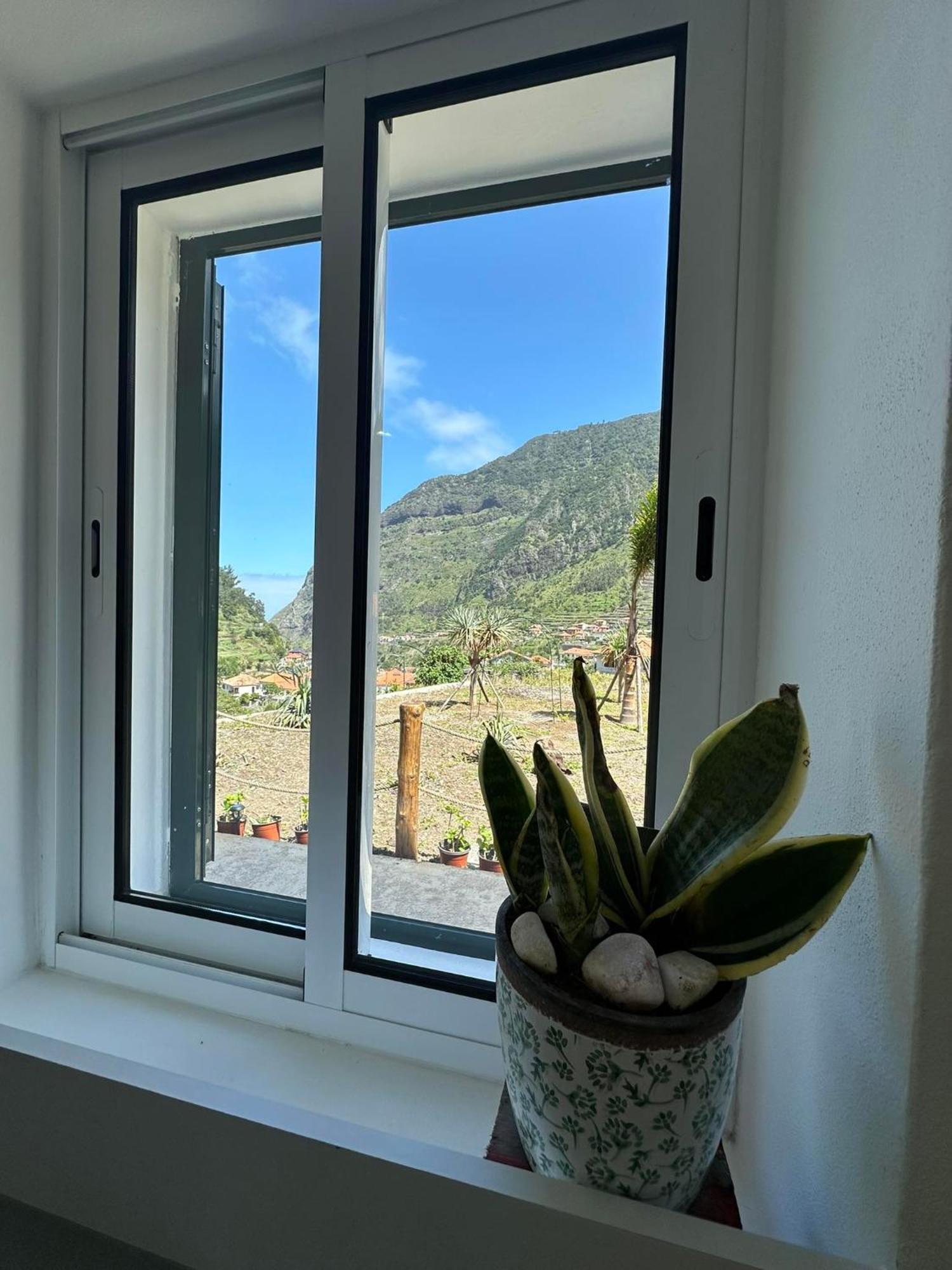 The Green Valley House Sao Vicente  Bagian luar foto