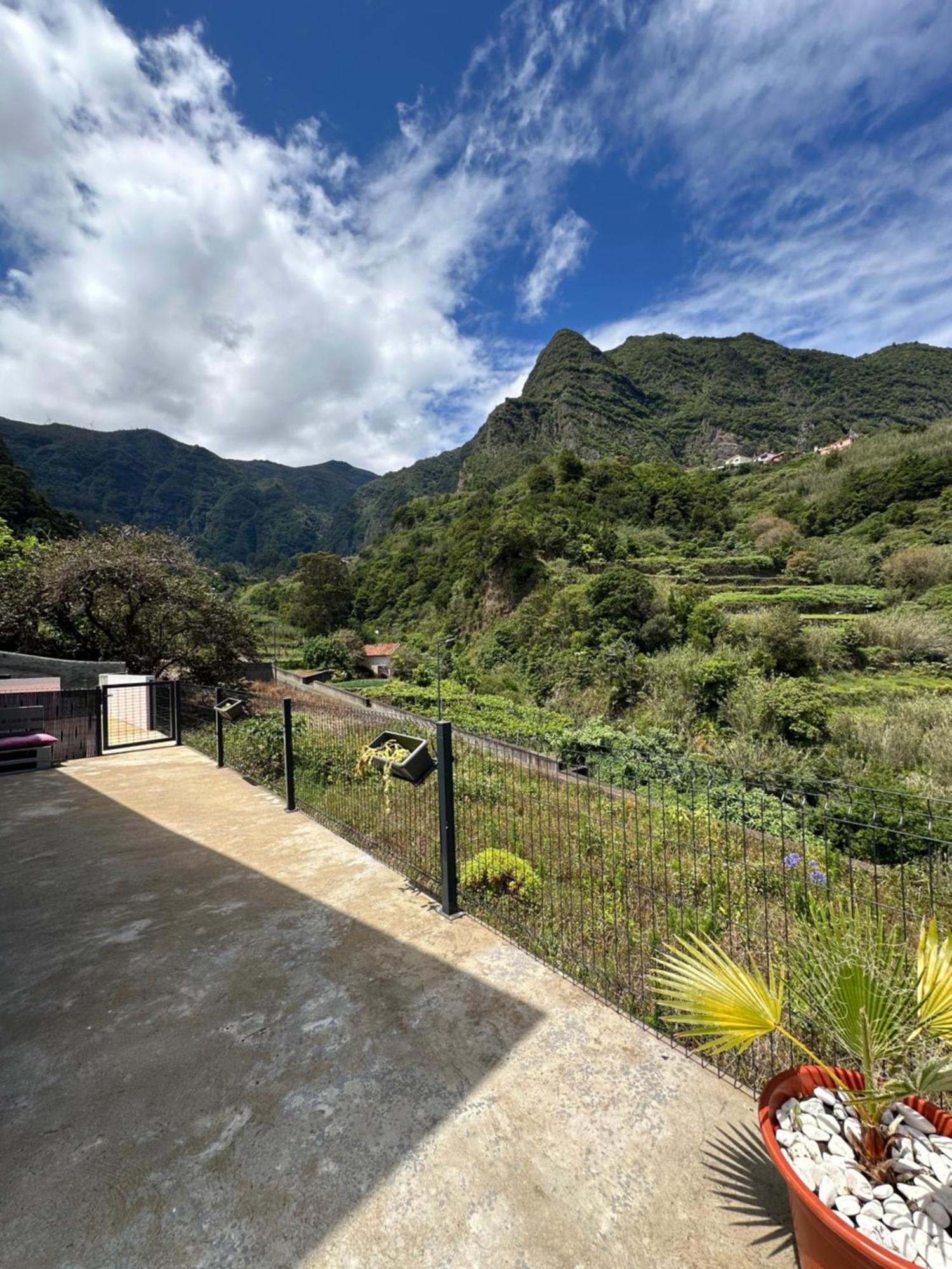 The Green Valley House Sao Vicente  Bagian luar foto